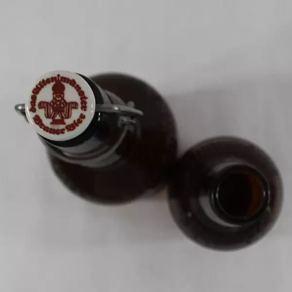 Lot of 2 Vintage Brown Amber Beer Bottles Wienmunsier & Sarsaparilla