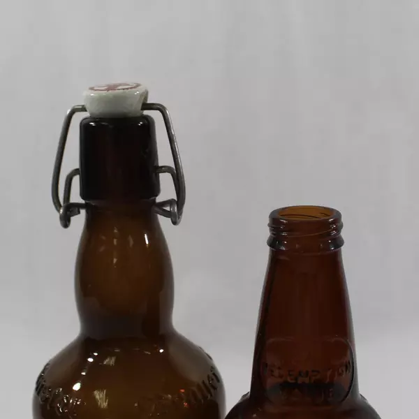 Lot of 2 Vintage Brown Amber Beer Bottles Wienmunsier & Sarsaparilla