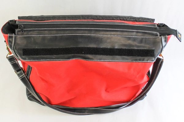 Elizabeth Arden Red Canvas Black Faux Leather Overnight Carry On Bag Luggage