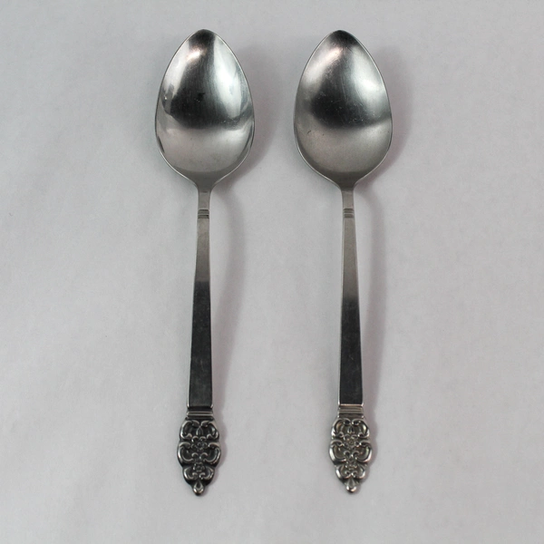 Lot of 2 Vintage Oneidacraft Deluxe Stainless Nordic Crown Serving Spoons 8.5"