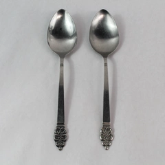Lot of 2 Vintage Oneidacraft Deluxe Stainless Nordic Crown Serving Spoons 8.5"