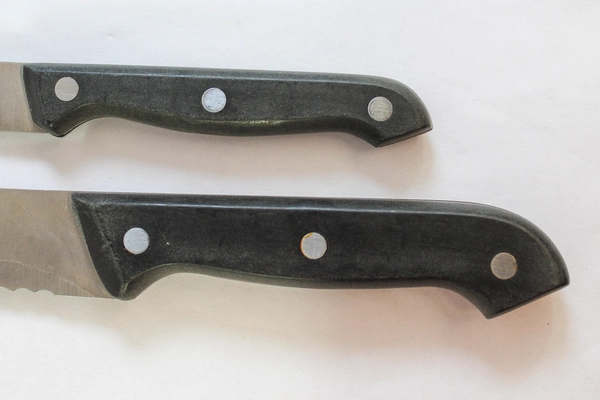 Lot of 2 Slitzer Kitchen Knives Serrated Slicer & Boning Black Handles