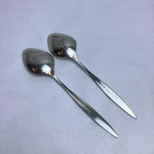 Set of 2 Vtg 1881 Rogers Stainless Oneida Fantasy Handle Serving Spoons Slotted