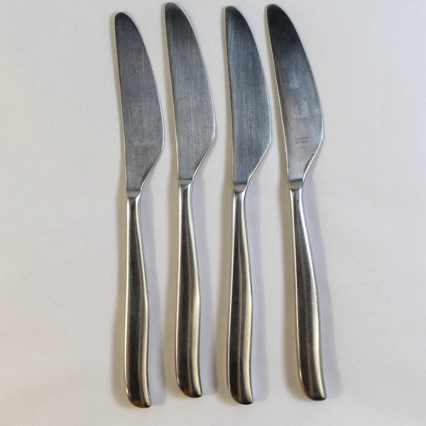 Lot of 4 Towle 18/8 Stainless Steel Design 2 Hollow 9" Dinner Knives