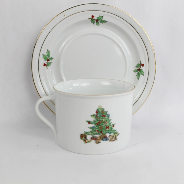 Vintage Holiday Hostess Christmas Tree Cup & Saucer Set Gold Trim Mistletoe