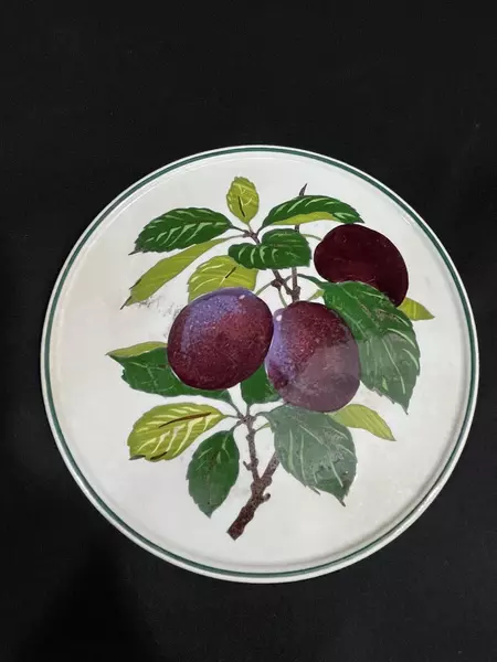 Vintage Villeroy & Boch Yorkshire Ware Porcelain Plum Trivet 6.25" Round