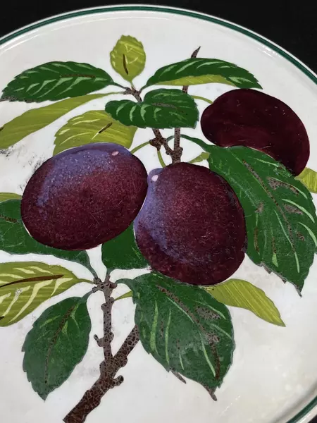 Vintage Villeroy & Boch Yorkshire Ware Porcelain Plum Trivet 6.25" Round