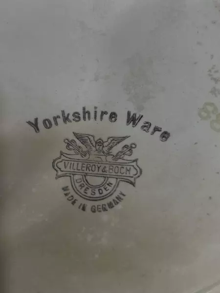 Vintage Villeroy & Boch Yorkshire Ware Porcelain Plum Trivet 6.25" Round