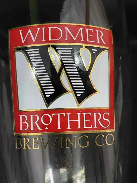 Lot of 2 Widmer Brothers Brewing Co Beer Glasses 9" Pilsner & 5.75" Pint
