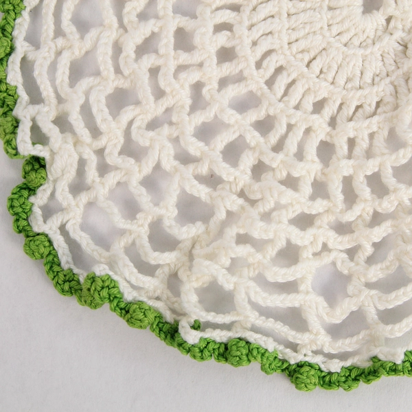 Vintage Doily 10" Red Rose Center Green Trim White Lace Kitchen Linen