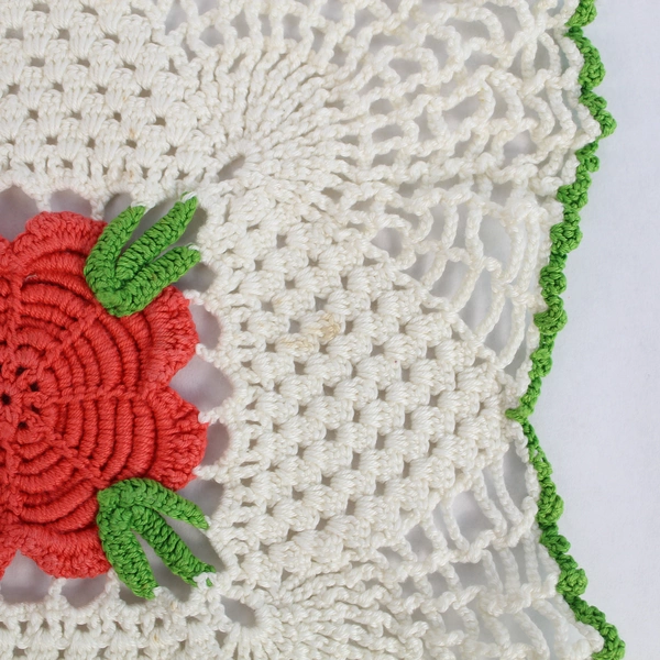 Vintage Doily 10" Red Rose Center Green Trim White Lace Kitchen Linen