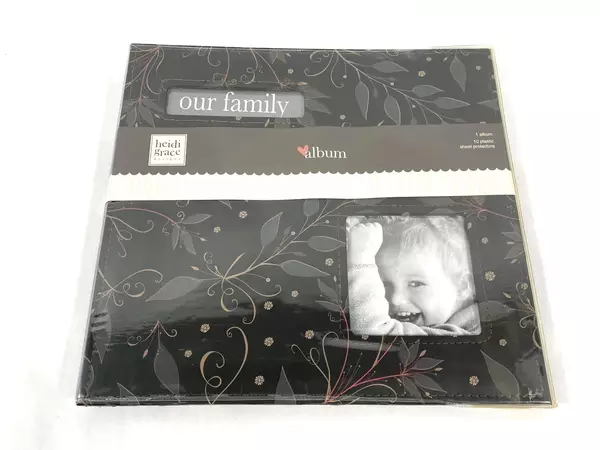 2007 Heidi Grace Our Family Photo Album 12x12 Black Vine Design with Protectors
