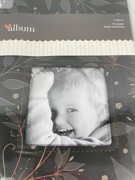 2007 Heidi Grace Our Family Photo Album 12x12 Black Vine Design with Protectors