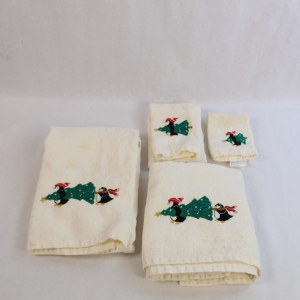 Lot of 4 Barth & Dreyfuss Christmas Bathroom Towels Embroidered Penguins