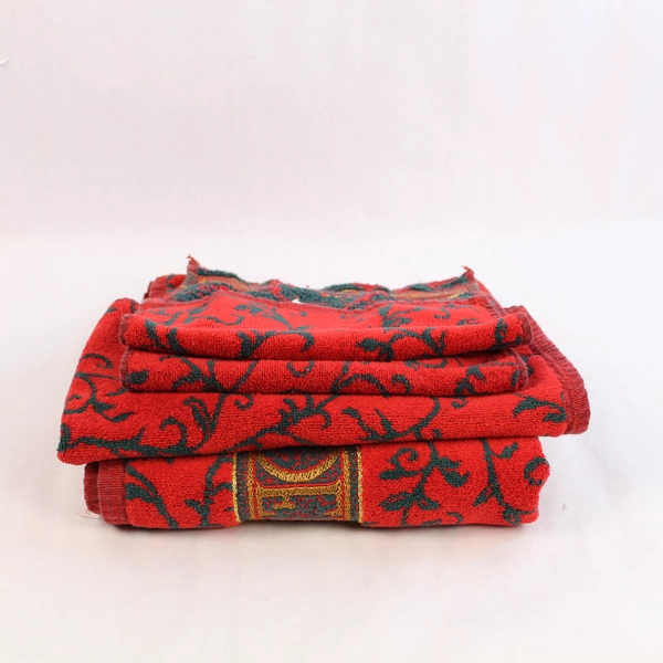 Lot of 4 Vintage Santens Christmas Noel Towels Red Gold Metallic Decor