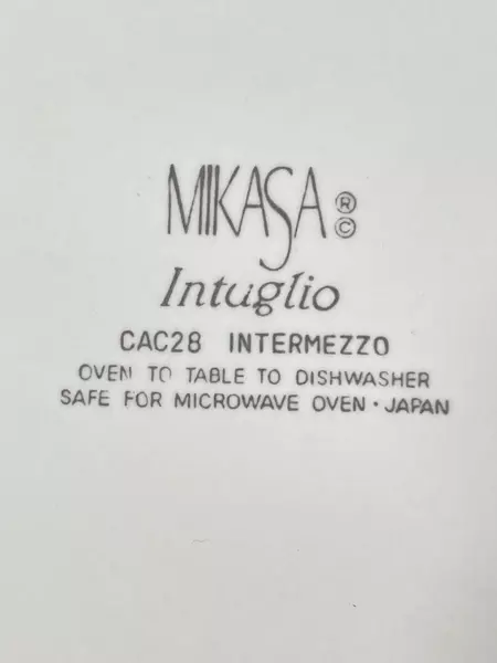 Mikasa Intaglio Intermezzo 12.5" Chop Plate Oven to Table Microwave Safe
