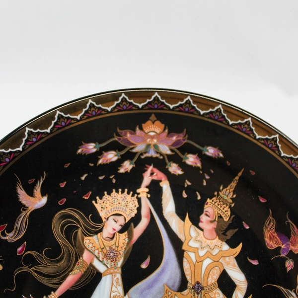 Bradex Royal Porcelain Thailand Collector Plate 8.5" No 80-R68-1.3 Decorative
