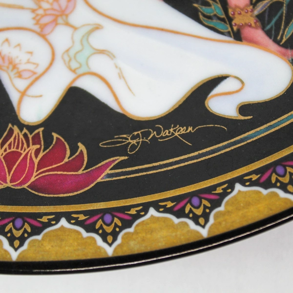 Bradex Royal Porcelain Thailand Collector Plate 8.5" No 80-R68-1.3 Decorative