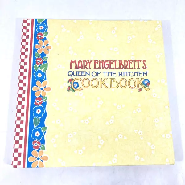 Mary Engelbreit's Queen of the Kitchen Cookbook Hardcover 1998 Good Condition