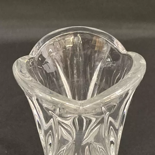Bohemia 24% Lead Crystal Flower Vase Scalloped Rim Diamond Point Design 6.75"