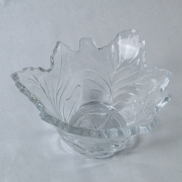 Vintage Clear Cut Glass Leaf Serving Bowl Scalloped Rim 7" Diameter Chipped Edge