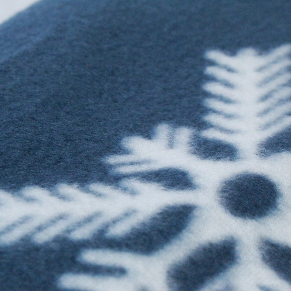 Gold Coast Navy Blue White Snowflake Throw Blanket 59.5"x48.75" Home Decor