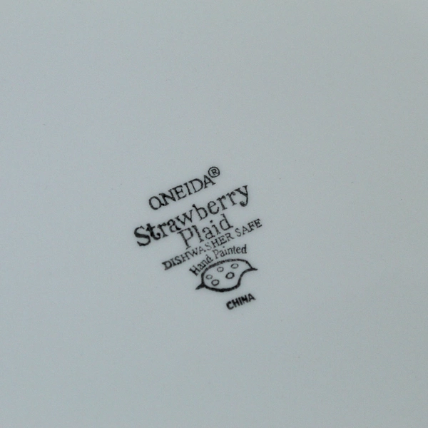 Oneida Strawberry Plaid 10.5" Ceramic Dinner Plate Discontinued 2002 Vintage