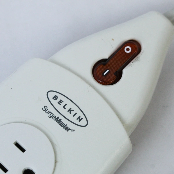 Belkin 7 Outlet Surge Master Power Strip F9H700-05 Protector