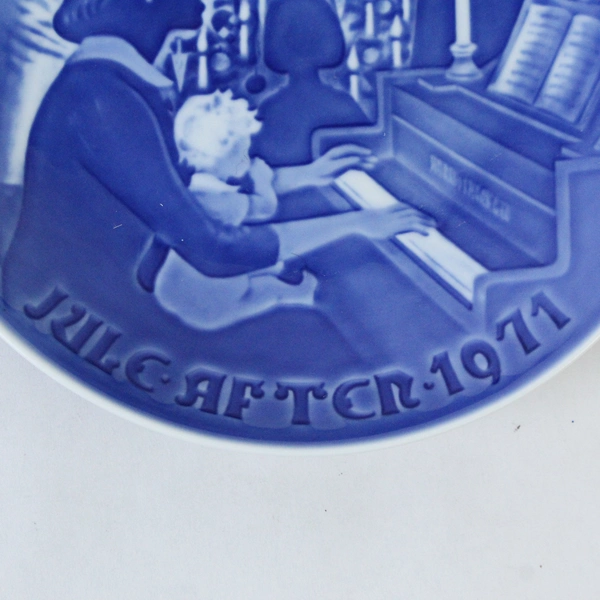 Copenhagen Porcelain Denmark 1971 Christmas At Home Blue White Plate 7"
