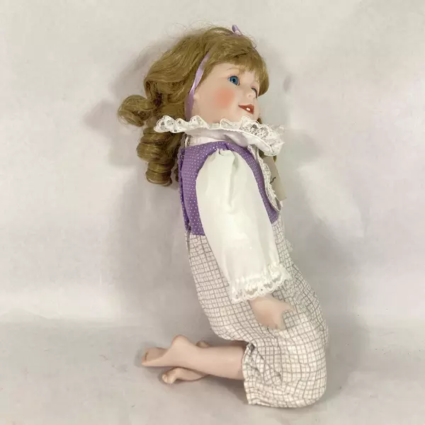 Edwin Knowles Cindy's Playhouse Pals Shelly Porcelain Doll Blonde 14" with COA