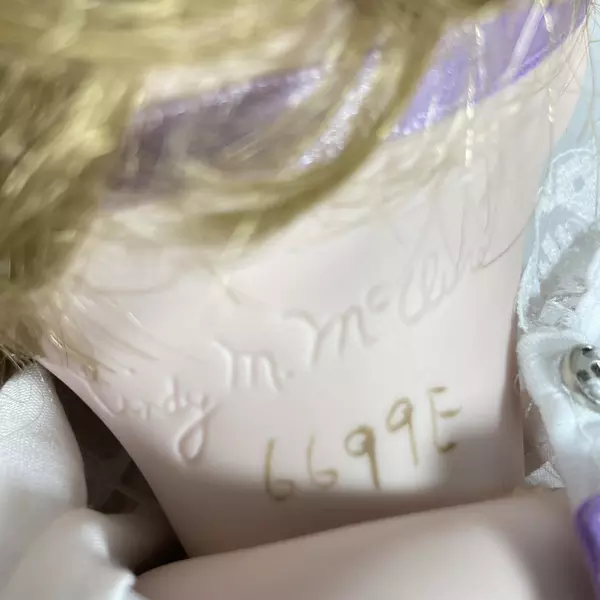 Edwin Knowles Cindy's Playhouse Pals Shelly Porcelain Doll Blonde 14" with COA