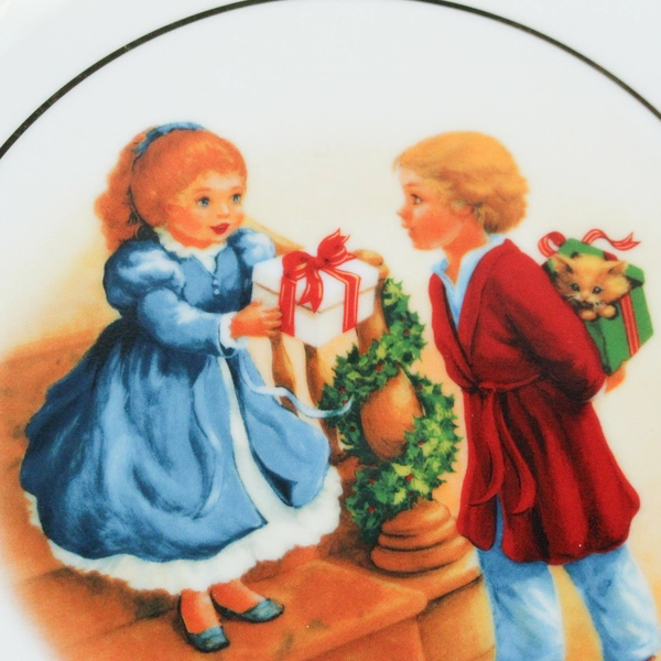 1984 Avon Christmas Memories Collector Plate 22k Gold Trim 9" Vintage Decor