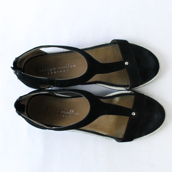 Bettye Muller Concept Black Ankle Strap Sandals 8M Pre-Owned with Box