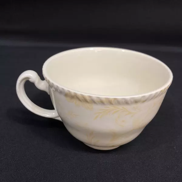 Lot of 8 International China Damask Ivory Cups & Saucers 1994 Creamware