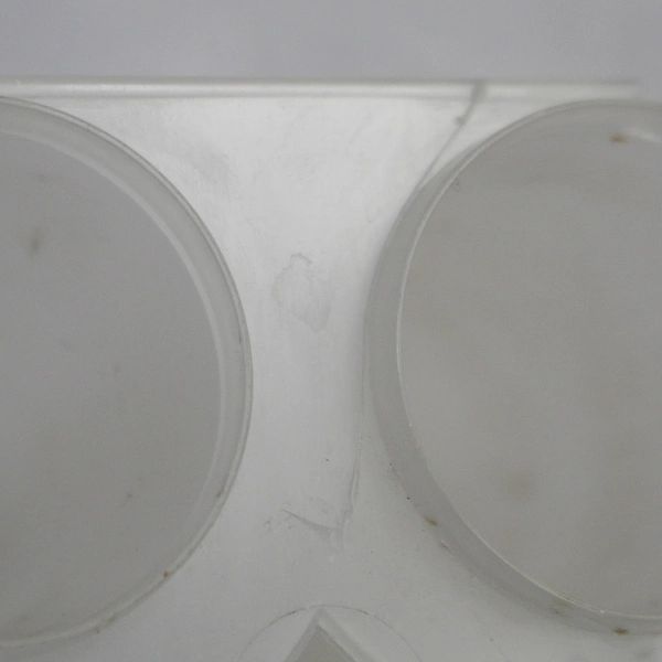 8-Container Ice Popsicle Mold Maker - Pre-Owned, Fun Summer Treats!