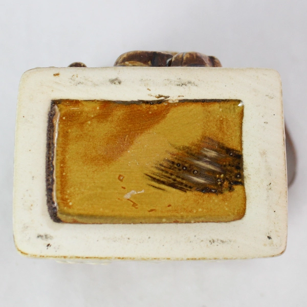 Beige Ceramic Santa Claus Basket Holiday Decoration 4" Collectible Figurine