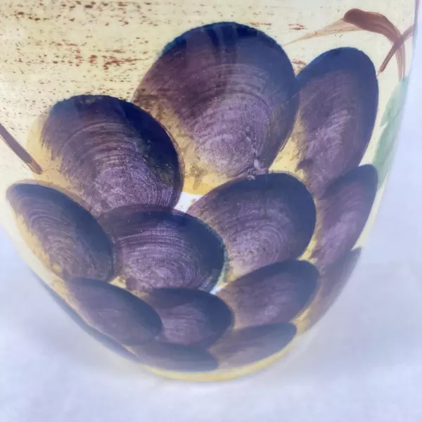 Tabletops Unlimited Vino Purple Grapes Coffee Cup - Light Yellow, Pre-Owned