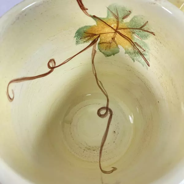 Tabletops Unlimited Vino Purple Grapes Coffee Cup - Light Yellow, Pre-Owned