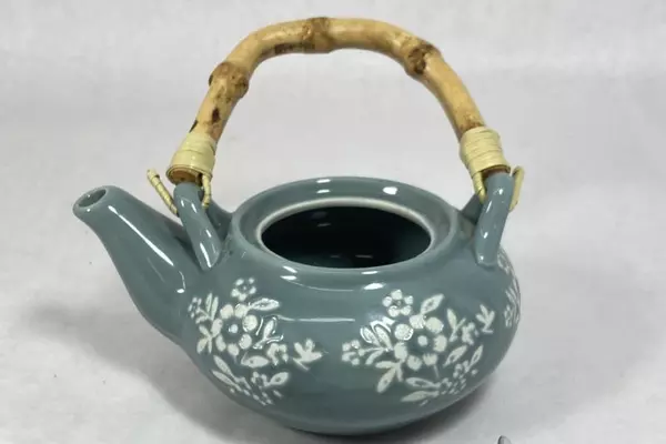 Cornflower Blue Single Cup Teapot with Bamboo Handle & White Flowers