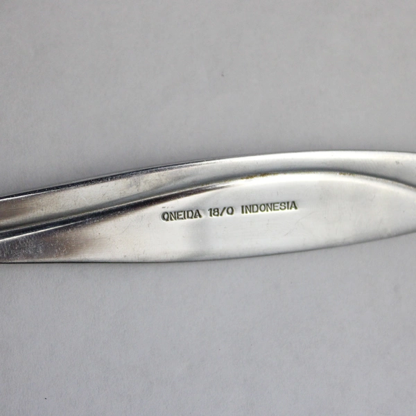 Oneida Groove 3-Piece Stainless Steel Flatware Set: Fork, Spoon, Knife