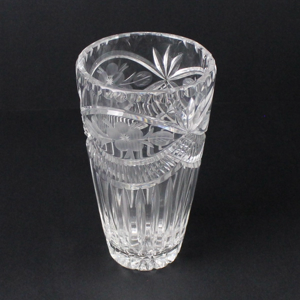 Heavy Crystal Vase Cuts Around The Rim Etched Flowers Fan Elongated Teardrops