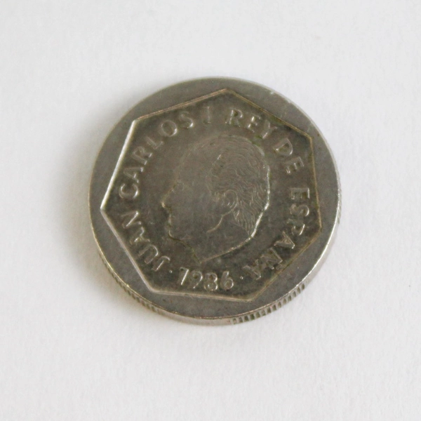 200 Peseta Coin From Spain Dated 1986