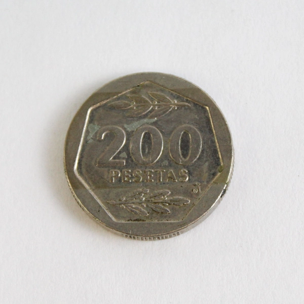 200 Peseta Coin From Spain Dated 1986
