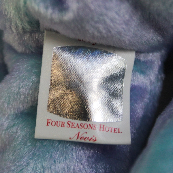 2001 Ty Beanie Baby Issy Four Seasons Hotel Bear Nevis 8.5"
