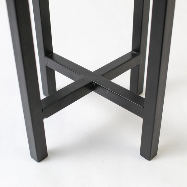 Small Black Metal Vase Holder for 5x5 Inch Pots - Elegant Home Décor