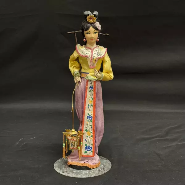 Vintage 15.5 Inch Asian Geisha Doll With Stand And Plastic Terrarium Case
