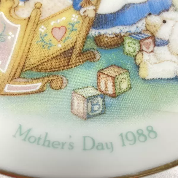 1988 Avon Mother's Day 5" Plate - A Mother's Work Is Never Done, Boxed