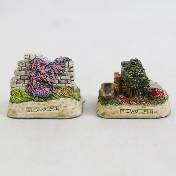 Lot of Two 1991 Miniature David Winter Cottages Market Day and Saddle Steps