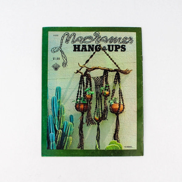 Macramé Hang Ups Book From Craft Course Publishers 1973 Paperback H-213