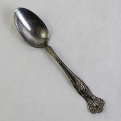 Vintage 1847 Roger Bros Vintage Pattern Triple Silver Plate Teaspoon